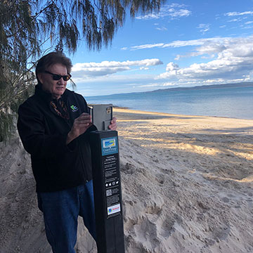 Councillor Lance Hewlitt trialling Coastsnap on Norfolk Beach, Coochiemudlo Island.